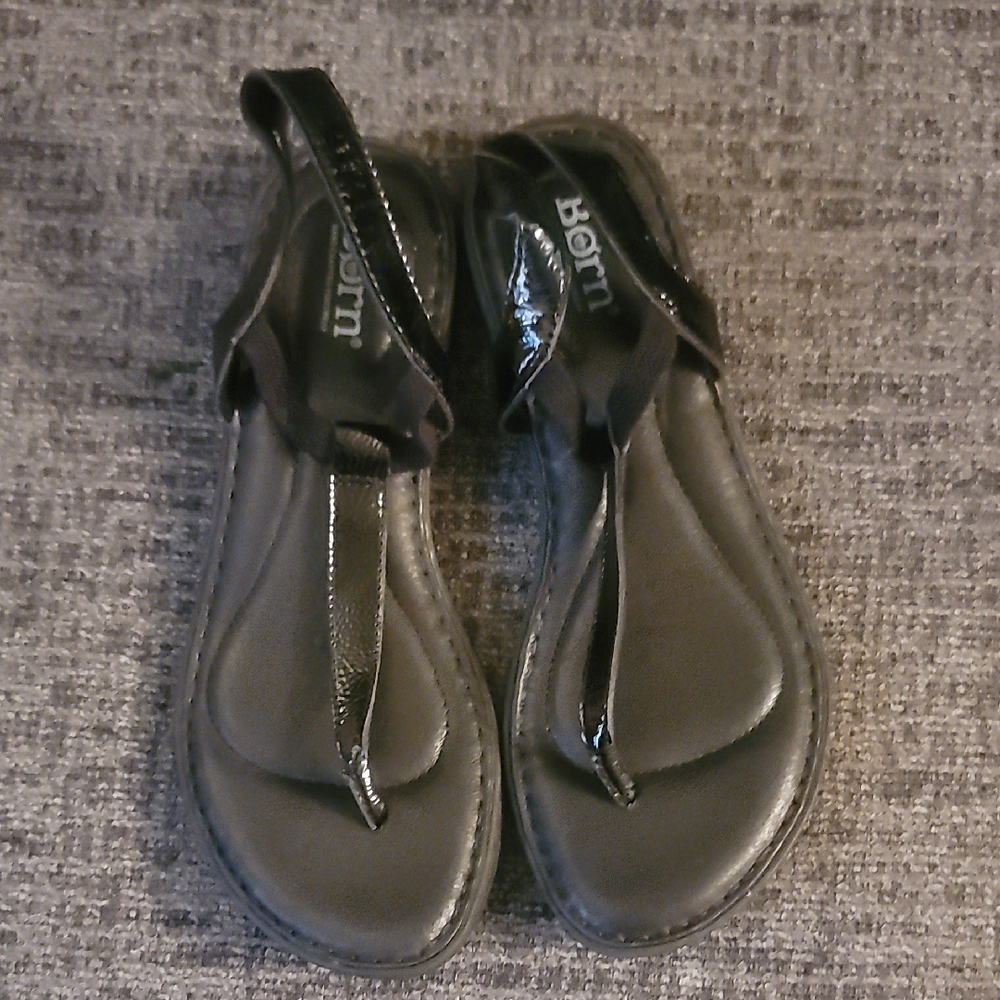 Born Elegant Black T-Strap Sandals